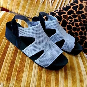 Yellowbox Platform Women’s Mesh Suede Gray Black Wedge‎ Sandals sz 11